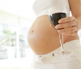Campanha permanente da Sociedade de Pediatria alerta as mulheres para não beber durante a gestação  