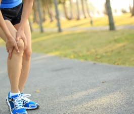 Quer diminuir as dores nas pernas após a corrida? Médica angiologista dá dicas do que fazer