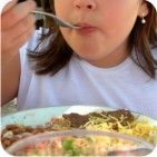 Comer devagar pode ajudar a emagrecer