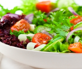 Que tal usar e abusar das saladas no verão?