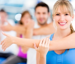 5 exercícios para relaxar os ombros durante o trabalho
