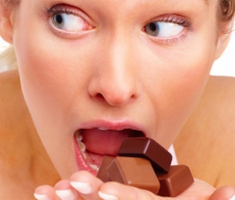Docinho depois do almoço?  Nutricionista explica por que temos essa vontade e ensina a saciá-la sem sair da dieta