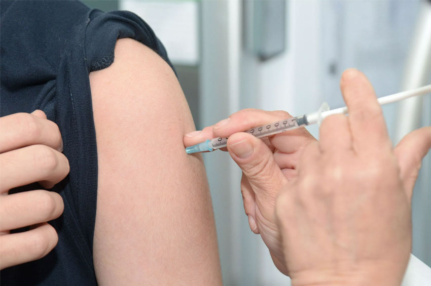 Vai se vacinar antes de uma cirurgia plástica? 