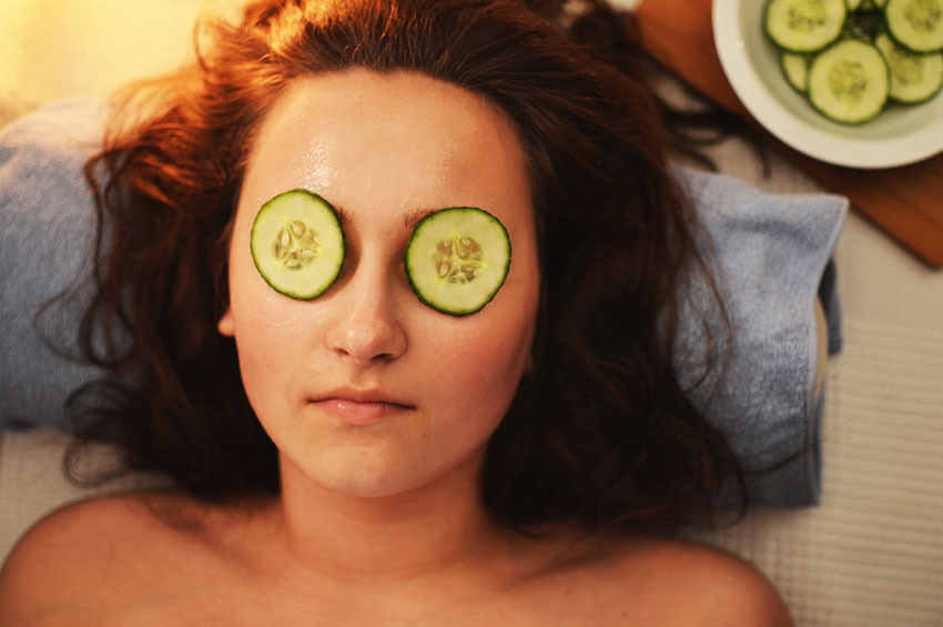 Veja quais os cosméticos proibidos e os melhores para rejuvenescer a pele 