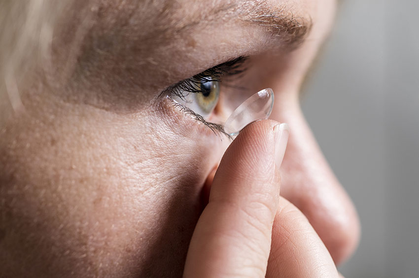 Cuidados com as lentes de contato podem prevenir doenças oftalmológicas