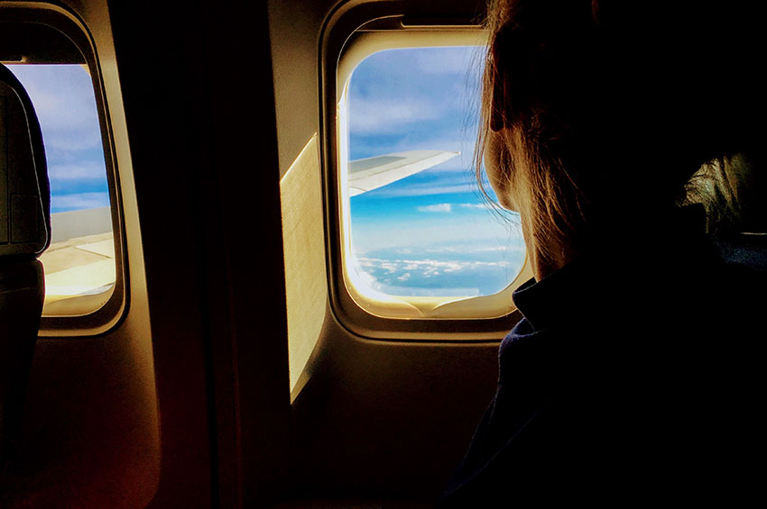 O que fazer com pernas e pés inchados durante longas viagens?