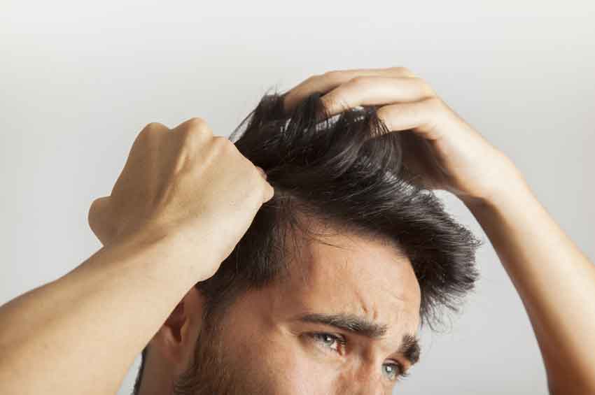Metade da população masculina pode sofrer com a perda do cabelo até os 50 anos, segundo OMS