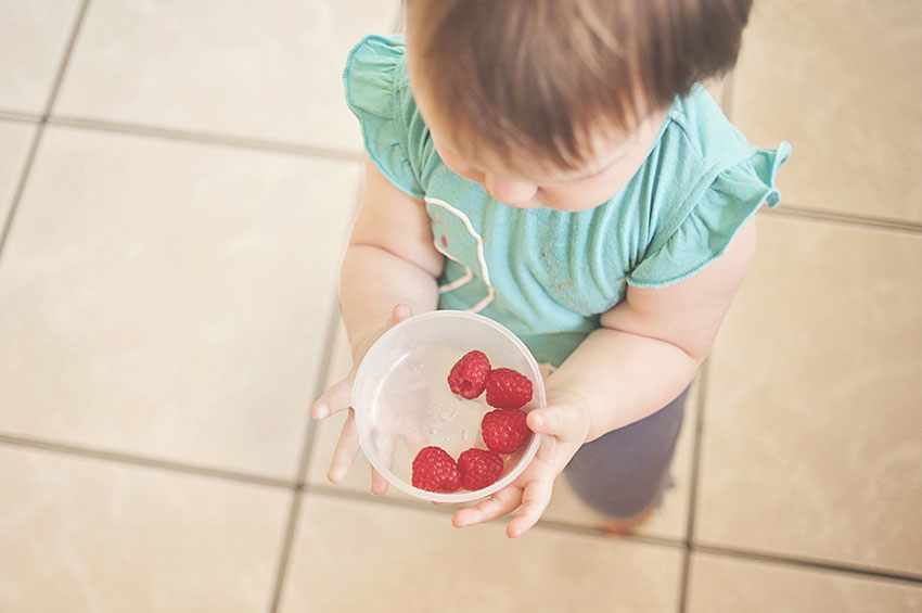 Como apresentar os alimentos às crianças?