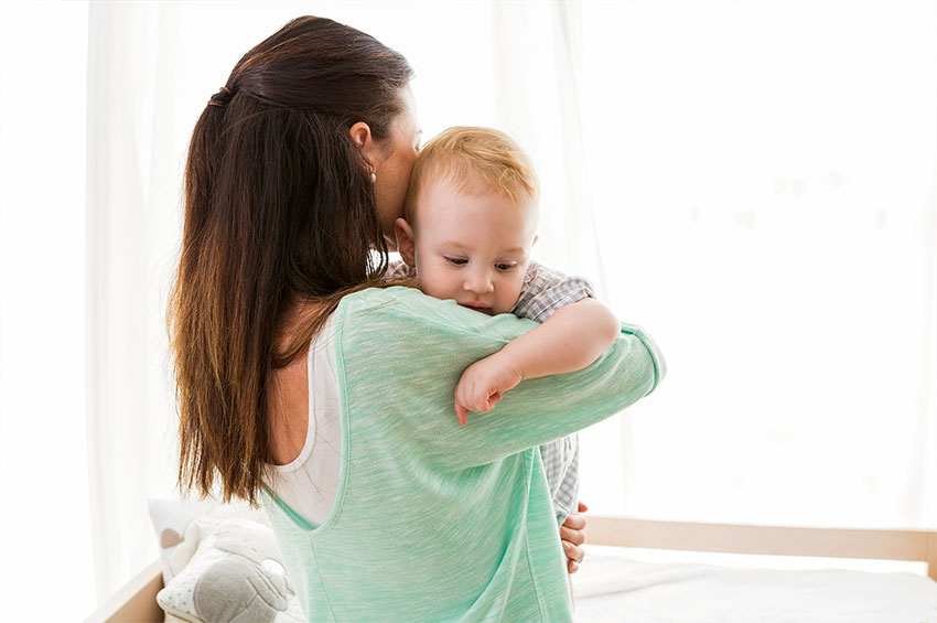 Insônia da mãe pode influenciar no sono de filhos pequenos
