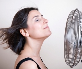 Conheça os sintomas e as causas da menopausa precoce  
