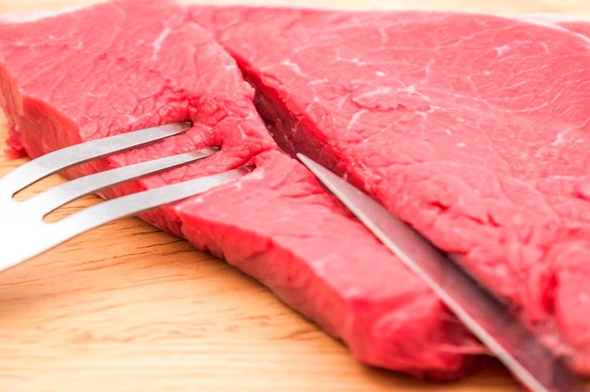 Gosta de comer carne crua? Veja quais são os riscos desse hábito