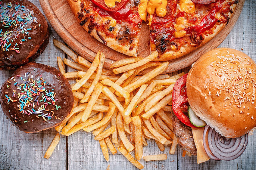 Comidas gordurosas e açucaradas: Por que nosso cérebro as escolhe?