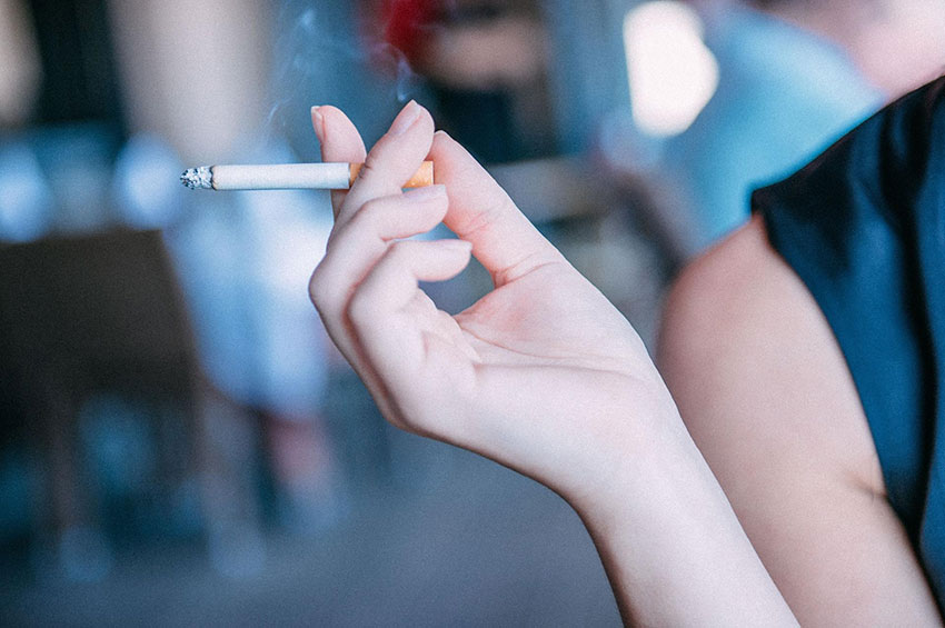 Fumar causa a perda dos dentes: saiba como se prevenir