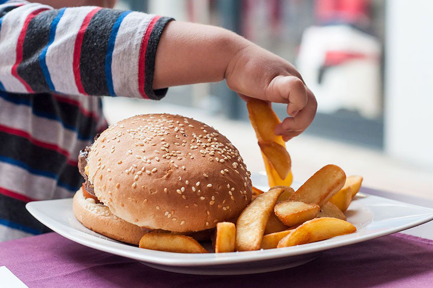 Número de crianças com sobrepeso e obesidade no mundo pode chegar a 75 milhões até 2025 