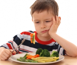 Fome oculta: os riscos da carência de vitaminas e minerais em crianças