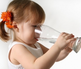 Cuidado com a desidratação infantil no verão!