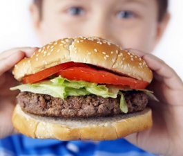 5 mitos sobre a obesidade infantil