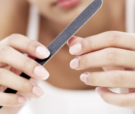 Como recuperar a firmeza e resistência das unhas 