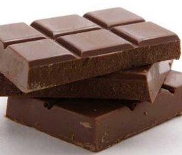 Comer chocolate diariamente é saudável e não engorda?