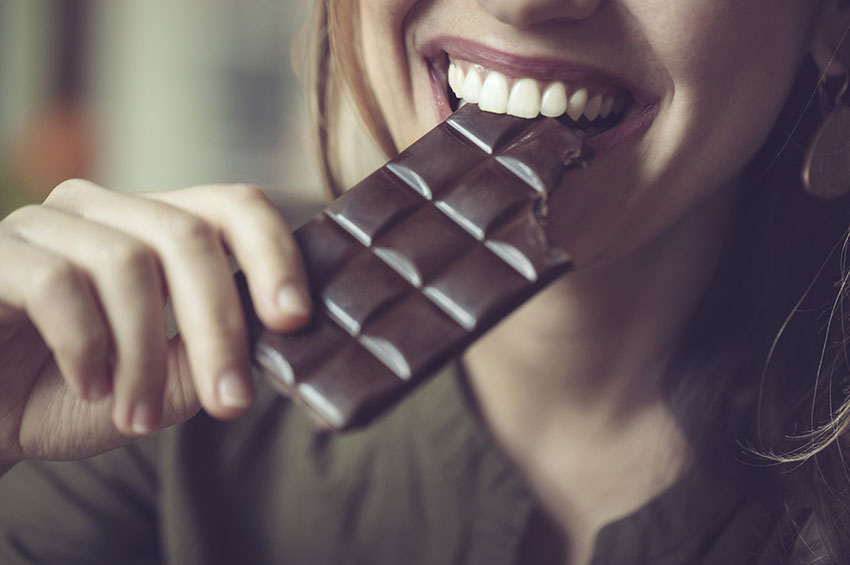 Páscoa: chocolate dá mesmo espinha? 