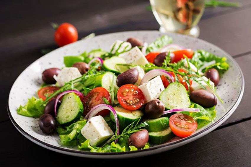 Como manter o consumo adequado de proteínas e nutrientes em uma dieta sem carne? 