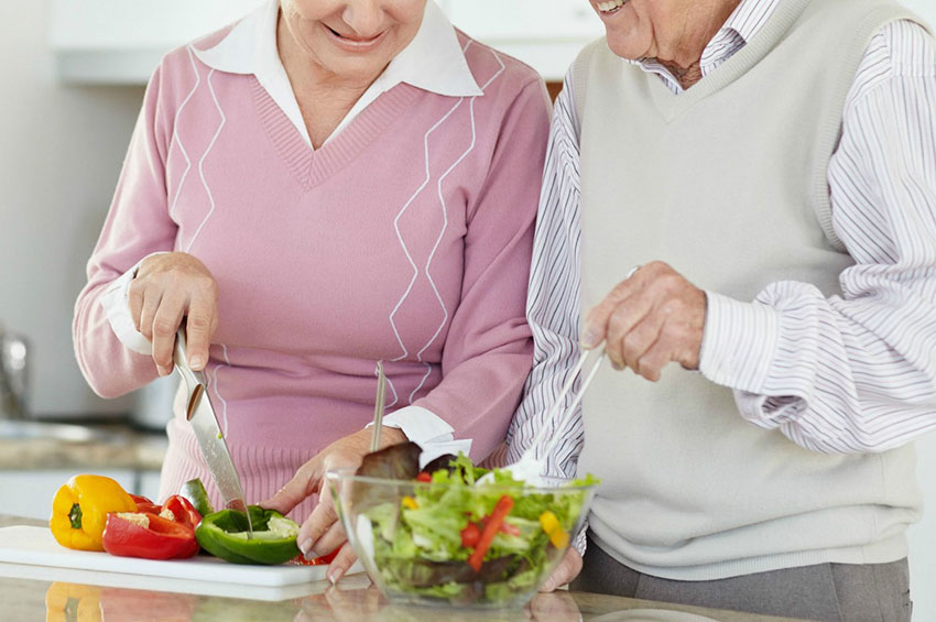 Cuidado com alimentação de idosos pode ajudar no controle da ansiedade