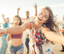 Dicas de como curtir a primavera com os amigos sem se descuidar para o verão