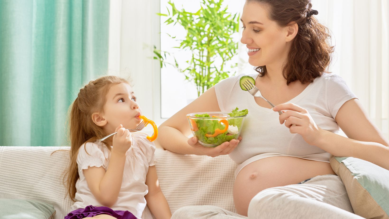 Quatro alimentos que estimulam os bons hábitos alimentares a passar de mães e filhos