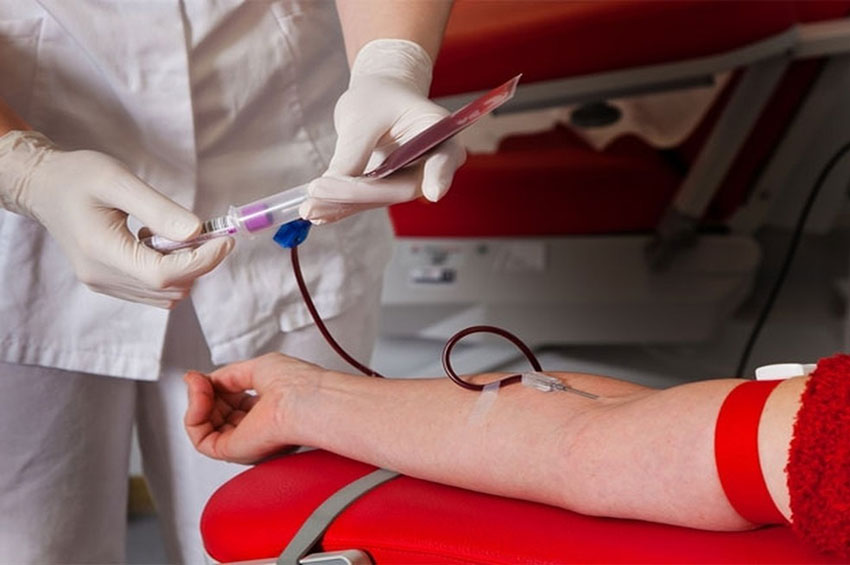 Necessidade de transfusão de sangue permanece alta durante a pandemia, mas doações diminuem mais de 30% 