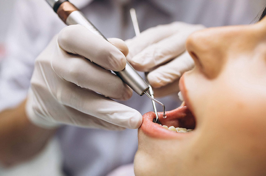 Em meio à pandemia de Covid-19, saiba em que situações você realmente deve procurar um dentista