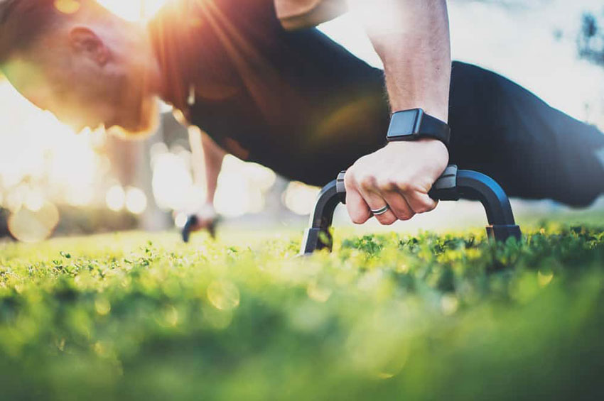 Vai treinar ao ar livre? Especialista dá dicas para fazer os exercícios de forma adequada 