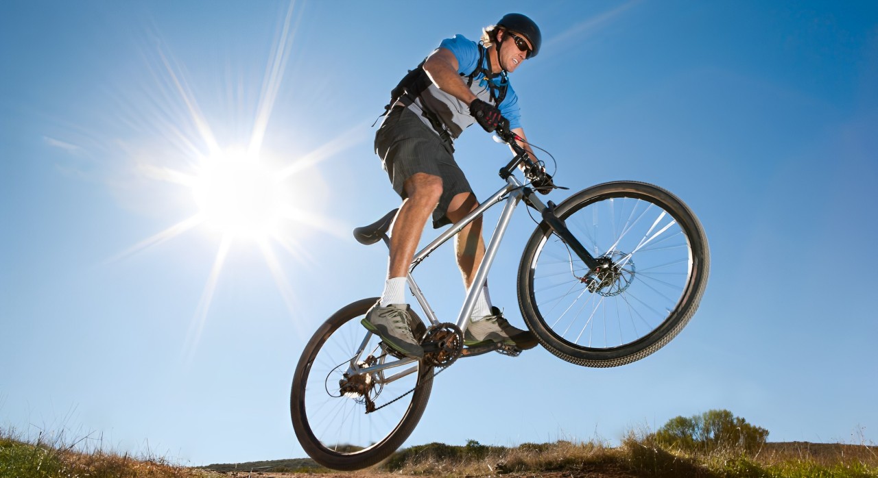 Praticar esportes desde a infância melhora saúde cardiovascular durante a vida, afirma novo estudo