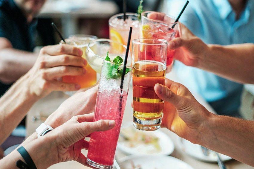 Endócrino alerta sobre o ganho de calorias ao ingerir bebida alcoólica