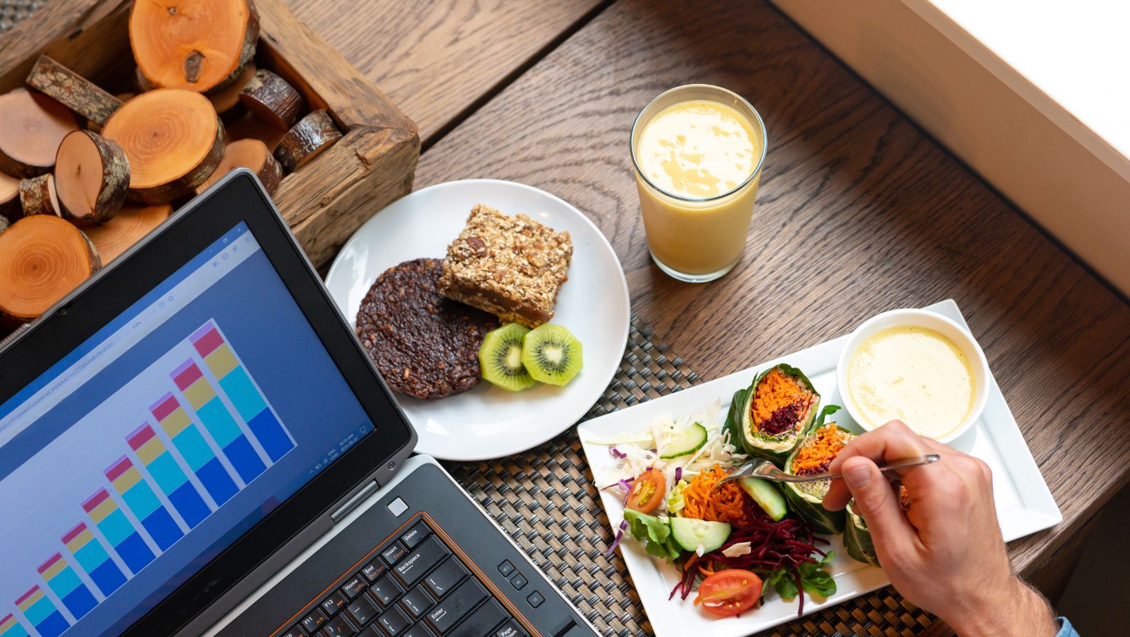 Como manter uma alimentação saudável no trabalho em meio a correria do dia a dia?