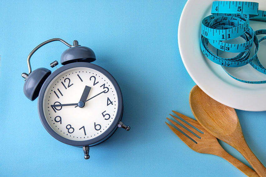 Jejum intermitente: comer com hora marcada pode queimar gordura 