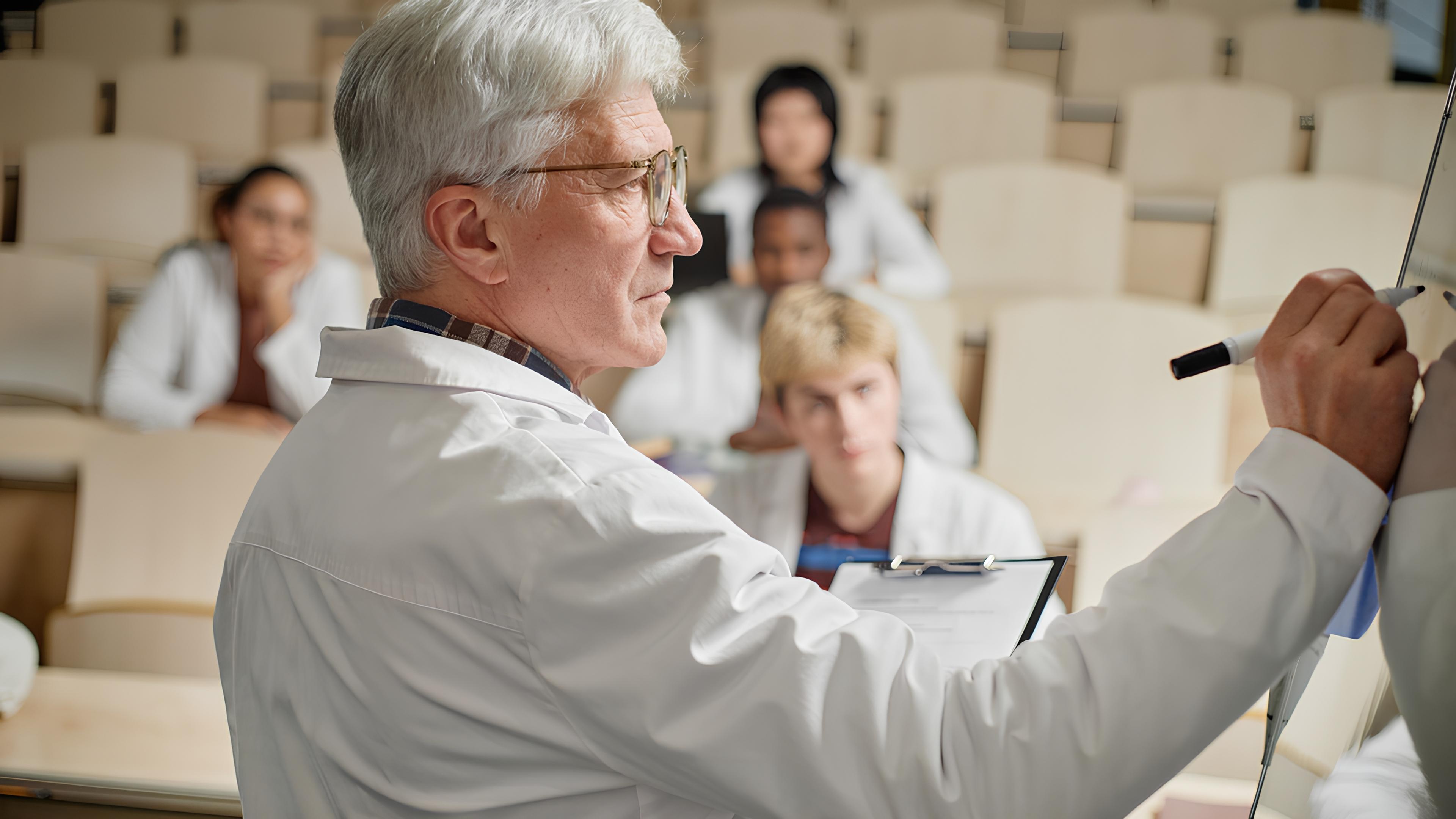 Reprovação de cursos de medicina traz alerta sobre a qualidade das perícias médicas