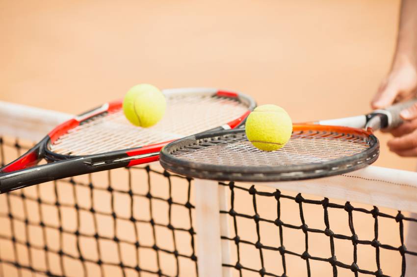 Como evitar lesões durante a prática do beach tennis?