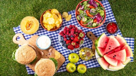 Como manter uma alimentação equilibrada no verão sem cair em restrições ou exageros