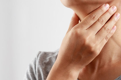 Coceiras na garganta podem indicar problemas respiratórios e até gástricos