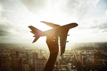 Vai viajar neste fim de ano? Confira dicas de como cuidar da saúde