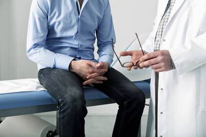 Consulta anual com urologista é vital para a prevenção de doenças masculinas graves