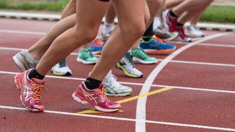 Corrida em alta: como escolher o tênis adequado e reduzir o risco de lesões?