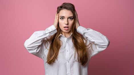 Enxaqueca menstrual: quando a dor de cabeça está relacionada ao ciclo menstrual da mulher