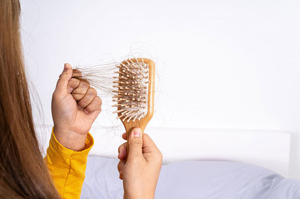 6 Mentiras sobre queda capilar que as pessoas acreditam