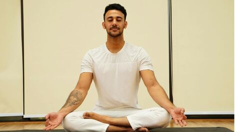 Novembro Azul: Como o Yoga pode fortalecer a saúde física e mental dos homens?