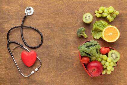 Nutricionista alerta sobre a importância da alimentação balanceada no combate ao colesterol
