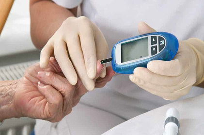 Diabetes: Como cuidar dos idosos acometidos com a doença?