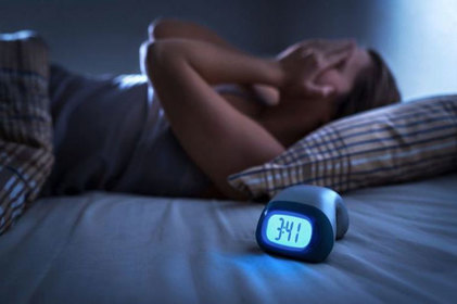Pandemia afeta sono dos brasileiros e leva a aumento do consumo de remédios para dormir