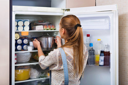 Nutricionista ensina quais alimentos vão dentro e fora da geladeira  