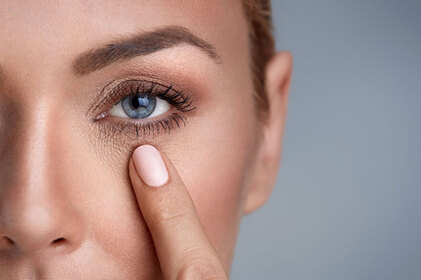 5 Maus hábitos que estão acelerando o envelhecimento dos seus olhos